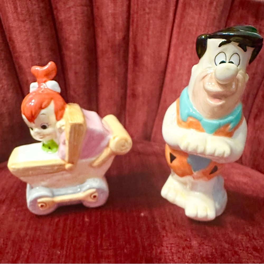 The Flintstones salt and pepper shaker set